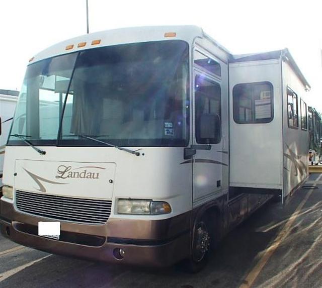 Used 2001 Georgie Boy Landau 35DS Class A - Gas For Sale